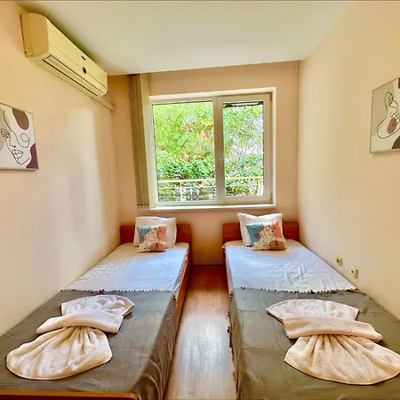 Golden - Menada Apartment