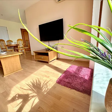 Golden - Menada Apartment